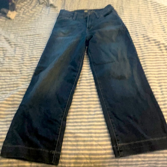 Old navy crop flares - Picture 1 of 3